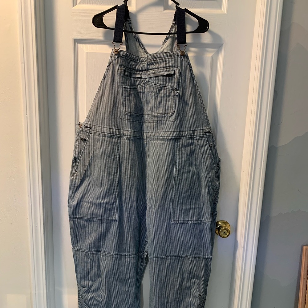 Duluth Women's Rootstock Gardening Overalls
Item 36104, Railroad Stripe